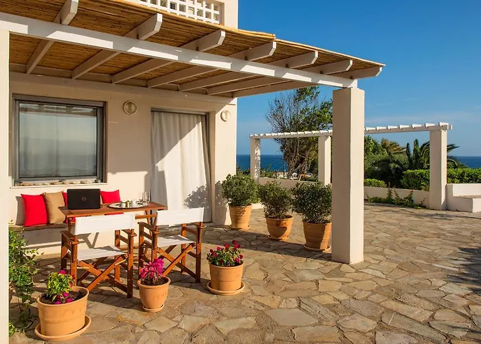 Vakantiehuis Almyra Seaside With Private Pool - Sleeps 9