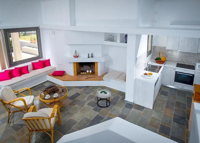 Almyra Seaside With Private Pool - Sleeps 9 Vakantiehuis Chersonissos