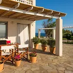 Σπίτι διακοπών Almyra Seaside With Private Pool - Sleeps 9
