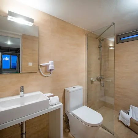 Almyra Seaside Villa With Private Pool - Sleeps 9 Ferienhaus