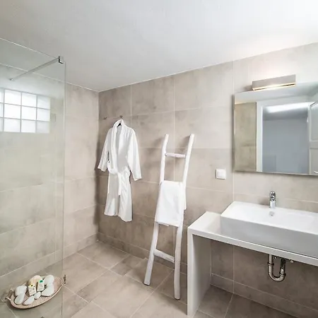 Ferienhaus Almyra Seaside Villa With Private Pool - Sleeps 9 *