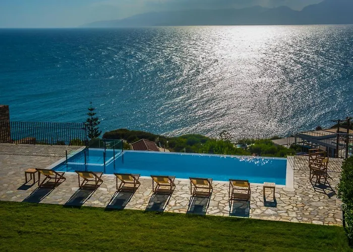 Almyra Seaside With Private Pool - Sleeps 9 בית נופש *