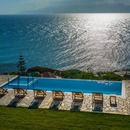 Almyra Seaside With Private Pool - Sleeps 9 別荘 *