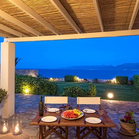 Almyra Seaside With Private Pool - Sleeps 9 ヘルソニソス