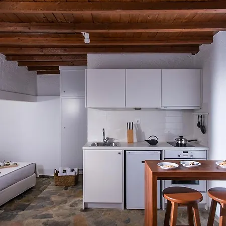 Almyra Seaside With Private Pool - Sleeps 9 別荘