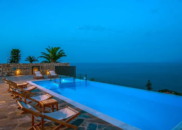 Almyra Seaside With Private Pool - Sleeps 9 Casa vacanze