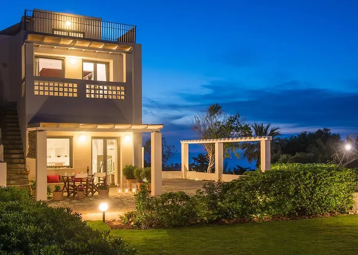 Almyra Seaside With Private Pool - Sleeps 9 Casa vacanze *