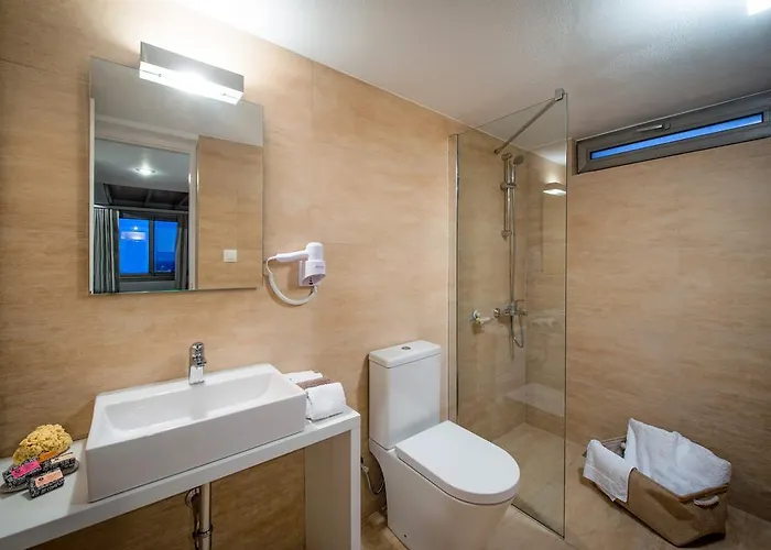 Almyra Seaside With Private Pool - Sleeps 9 Casa vacanze