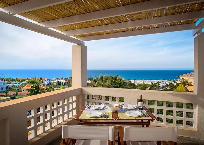 Casa vacanze Almyra Seaside With Private Pool - Sleeps 9