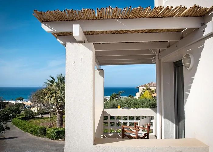Almyra Seaside With Private Pool - Sleeps 9 Casa vacanze Hersonissos (Crete)