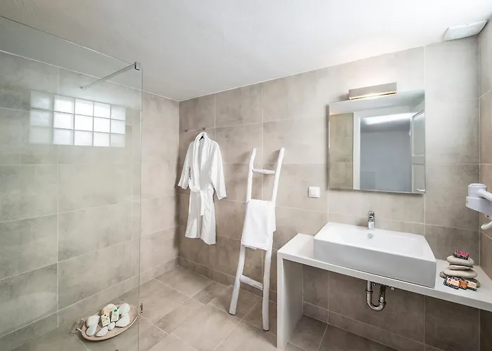 Casa vacanze Almyra Seaside With Private Pool - Sleeps 9 *